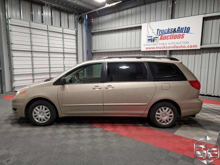 2009 Toyota Sienna CE