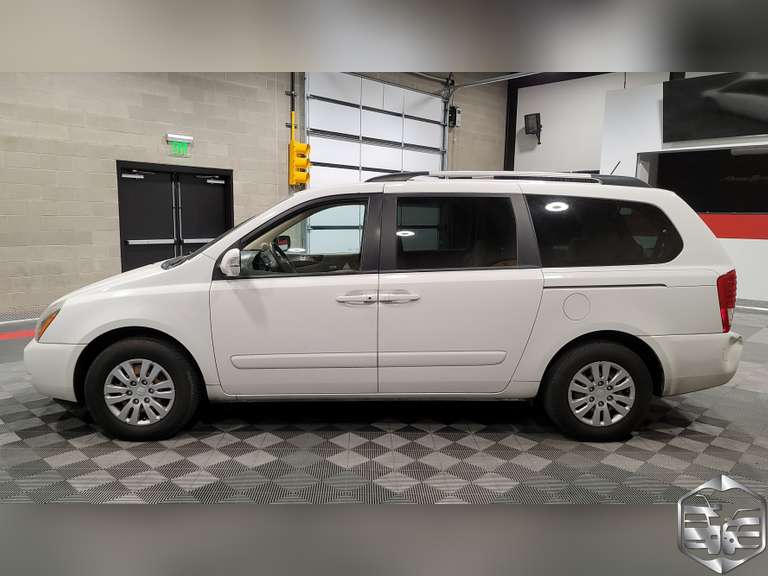 2011 Kia Sedona  LX