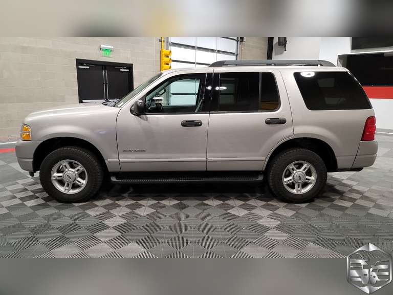 2005 Ford Explorer  XLT