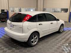 2005 Ford Focus ZX5  SES