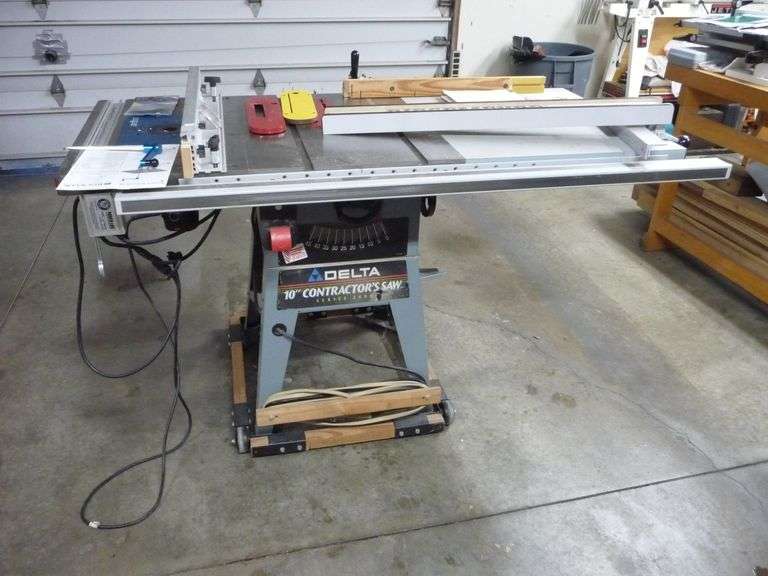 high quality woodworking machines Jet lathes, Delta table saw, band saw, dust collector, Biesemeyer, Rockler