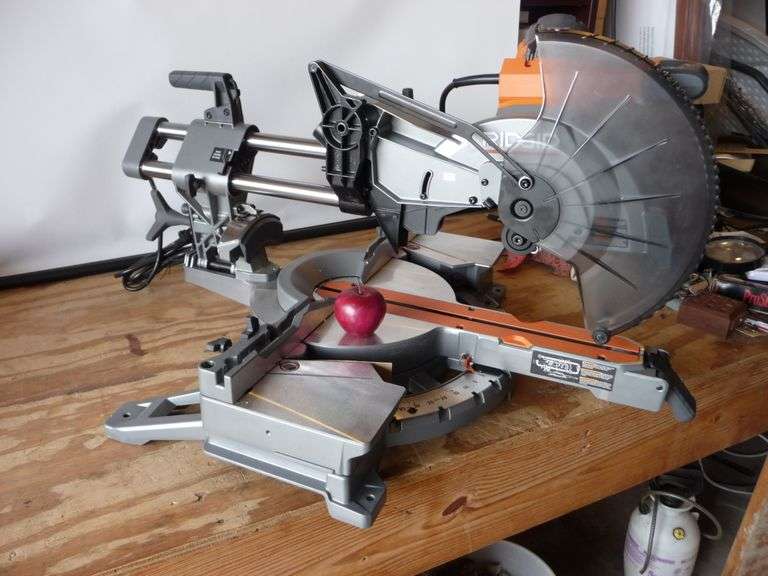 Dual Bevel Sliding Miter Saw 