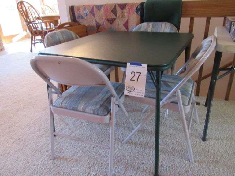 Samsonsite card table 4 chairs, table cover and sml. Quilt McPherson