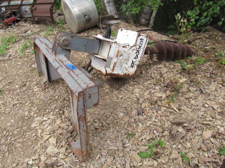 BOBCAT 12 SKID LOADER OPERATED POST HOLE DIGGER WITH 9" AUGER
