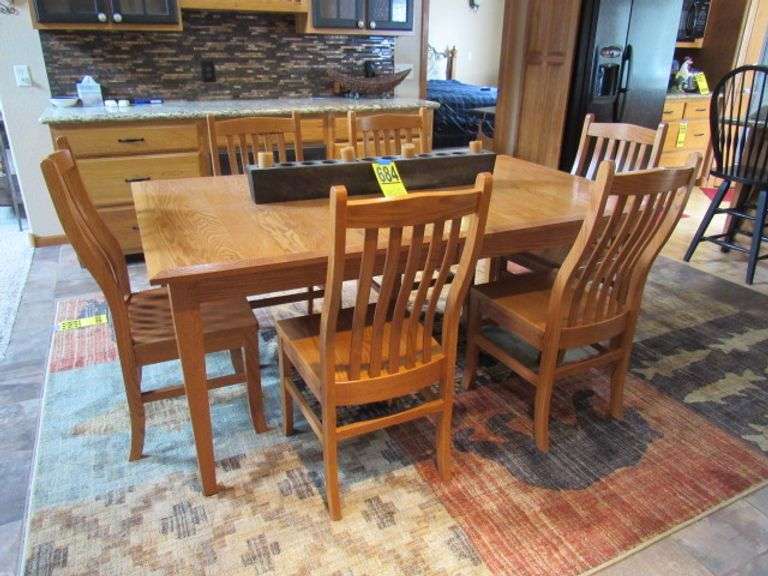 AMISH MADE OAK DINING ROOM TABLE WITH FOUR LEAVES AND SIX CHAIRS VERY