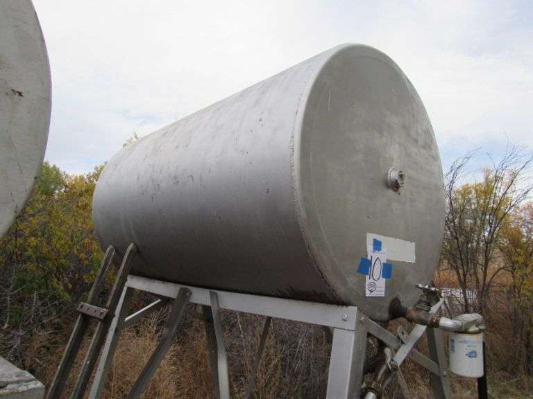 300 GALLON OVERHEAD FUEL TANK AND STAND WITH HOSE AND NOZZLE GOOD SET