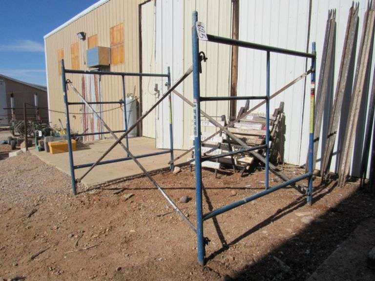 WACO SCAFFOLDING SET INCLUDES 2 5'X5'X7' ENDS AND 2 BRACES