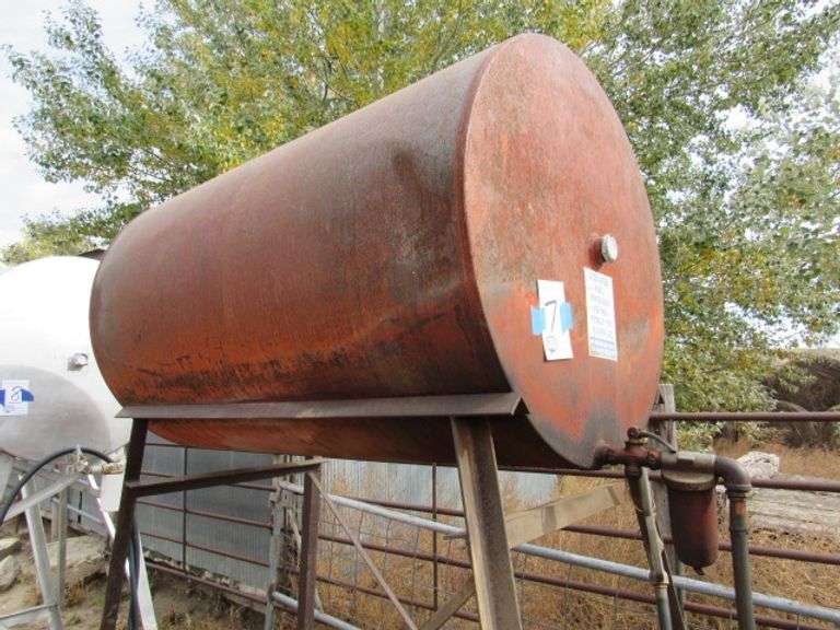 300 GALLON OVERHEAD FUEL TANK AND STAND WITH HOSE AND NOZZLE GOOD SET