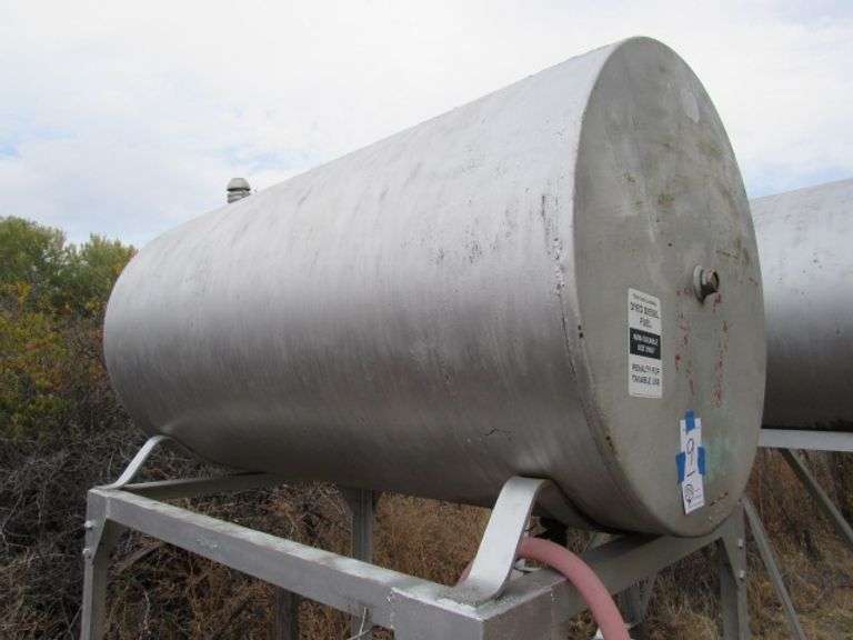 300 GALLON OVERHEAD FUEL TANK AND STAND WITH HOSE AND NOZZLE GOOD SET