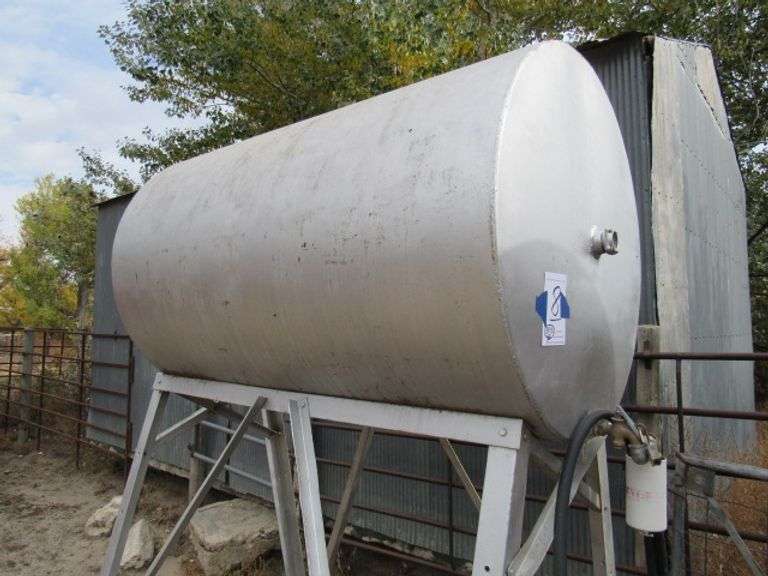 300 GALLON OVERHEAD FUEL TANK AND STAND WITH HOSE AND NOZZLE GOOD SET
