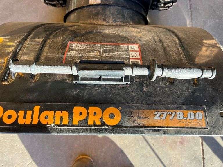 POULAN PRO 27" SNOW BLOWER WITH 8 HORSE GAS ENGINE LIKE NEW