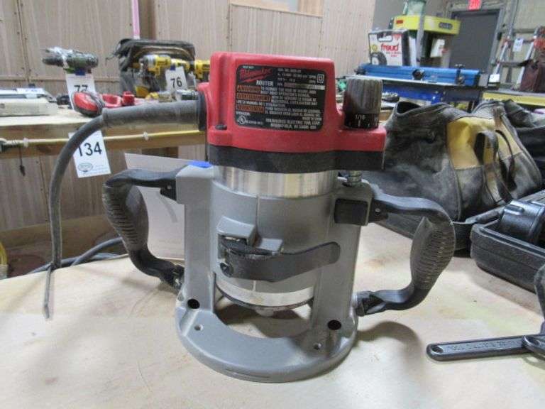 milwaukee-model-5625-20-plunge-router-like-new-mcpherson-auction
