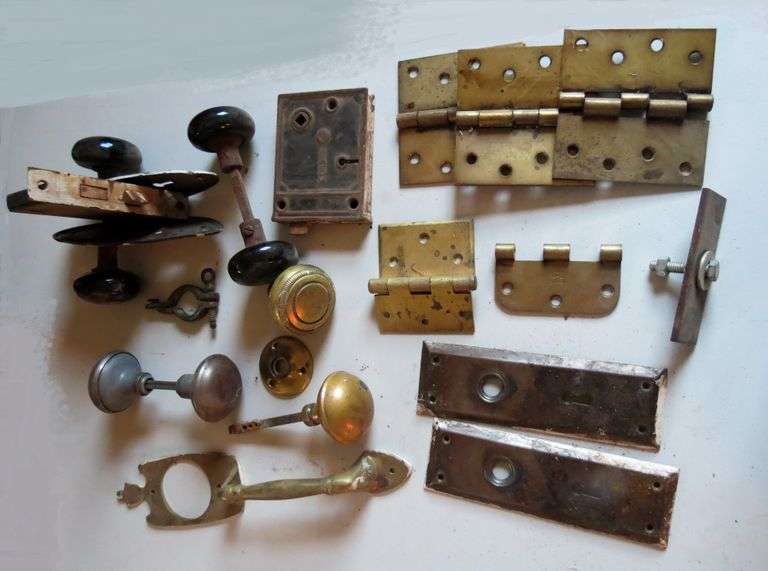 VINTAGE DOOR KNOBS AND DOOR HARDWARE TWO SETS OF BLACK DOOR KNOBS, ONE