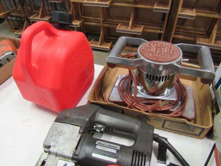 BOX OF ASSORTED FLUIDS, CLEANING SUPPLIES, LITTLE HOOVER VACUUM, SKILL