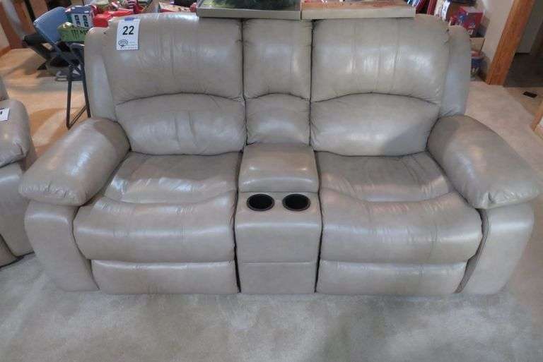 LIGHT TAN LEATHER LOVE SEAT W/END RECLINERS W/CENTER DRINK HOLDERS