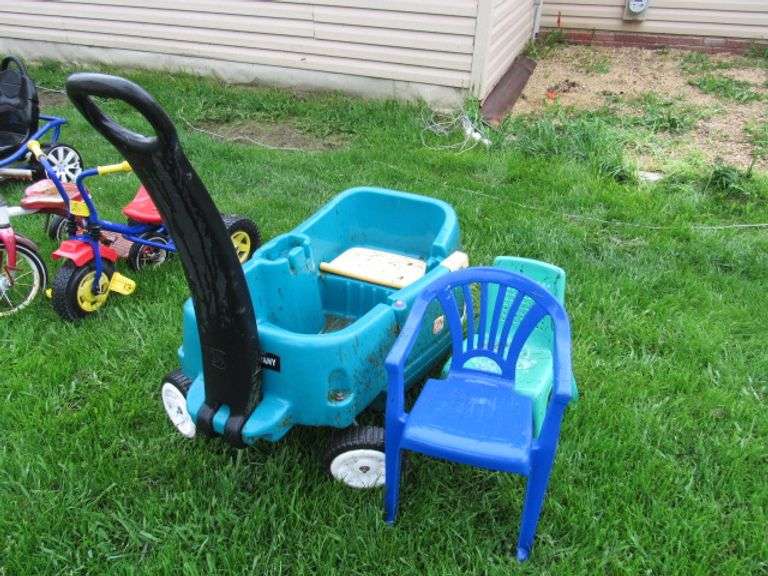 TURQUOISE LITTLE TIKES PULL WAGON AND TWO KIDS CHAIRS McPherson
