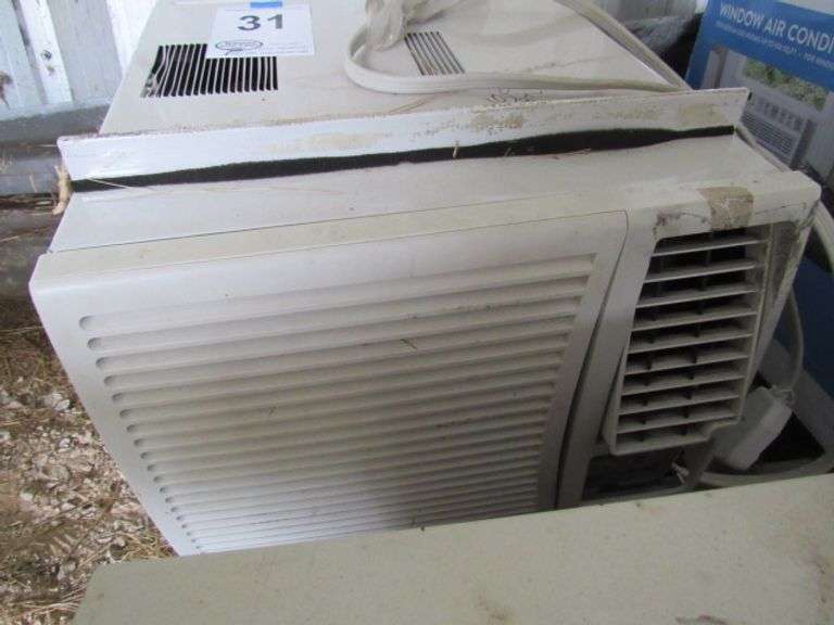 10,000 BTU WINDOW AIR CONDITIONER (USED) McPherson Auction & Realty