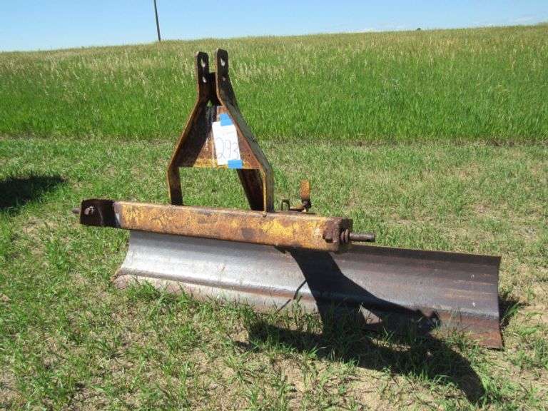 6' REAR BLADE 3 POINT HITCH ANGEL ADJUST McPherson Auction & Realty