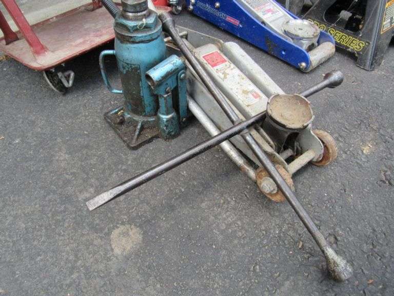 ROLL AROUND SHOP STOOL, BOTTLE JACK, FLOOR JACK AND TIRE IRON