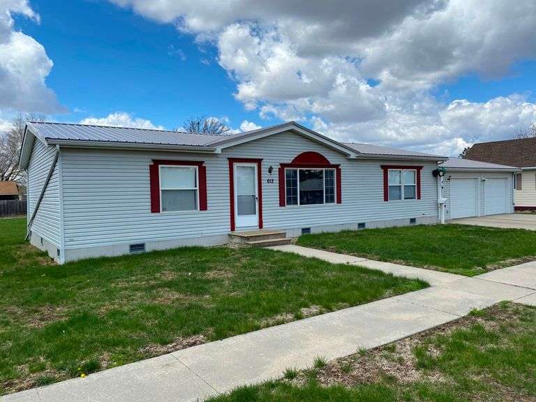 THIS HOME IS ABSOLUTLEY SELLING TO THE HIGHEST BIDDER THE SELLERS