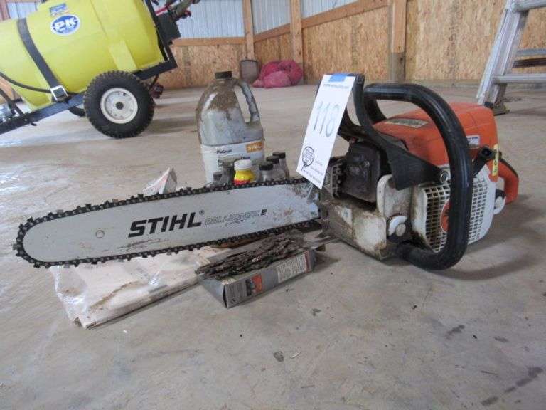STIHL MS 290 CHAINSAW, CHAINS, BAR COVER, BAR AND SAW CHAIN LUBRICANT
