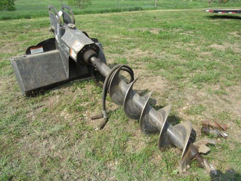 BOBCAT 15 SKID STEER POST HOLE DIGGER WITH BOBCAT 12" AUGER EXTRA
