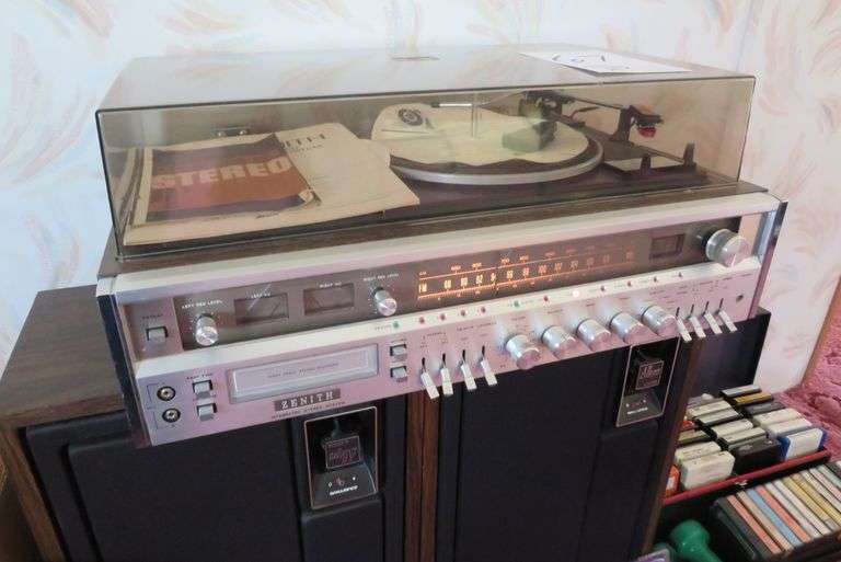 ZENITH RECORD PLAYER AND STEREO WITH 2 SPEAKERS AND ASSORTED 8 TRACKS