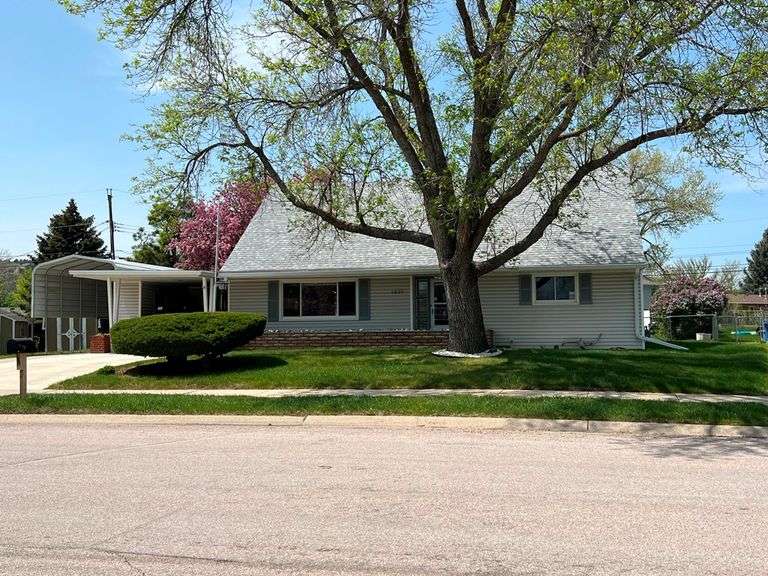 1421 MINUTEMAN DRIVE RAPID CITY SD McPherson Auction & Realty