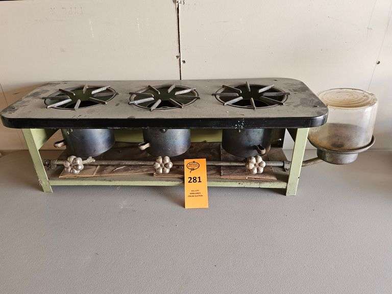 Antique 3 burner kerosene cook stove McPherson Auction & Realty