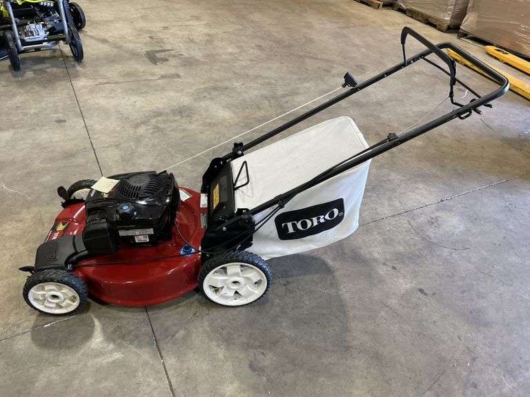 Toro 22 inch recycler push mower with bagger Metzger Property