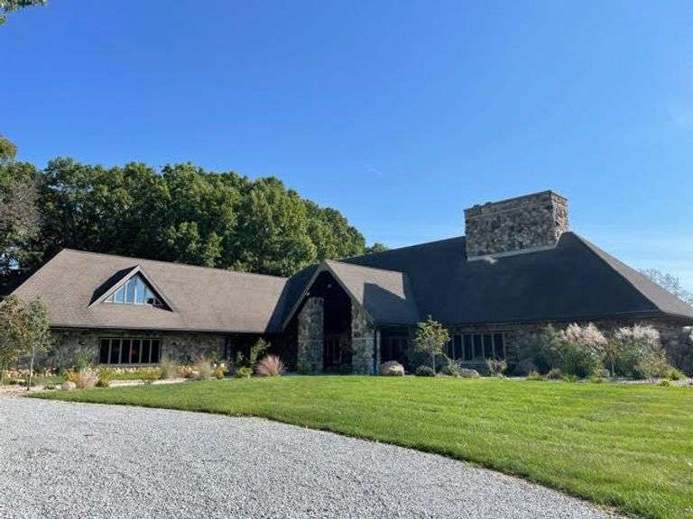 CUSTOM BUILT LUXURY HOME ON 60+/- ACRES! MIDDLEBURY, IN
