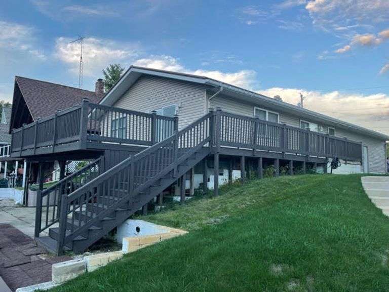WATERFRONT HOME WITH AN ADDITIONAL LARGE LOT FOR 1.12+/- ACRES! SYRACUSE, IN