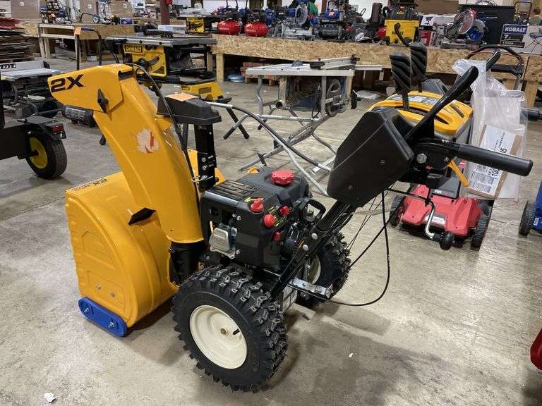 Cub Cadet 26 inch snow blower Metzger Property Services LLC