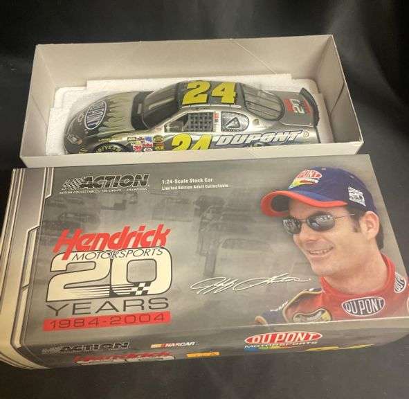 Jeff Gordon LE #24 DuPont / Pepsi / 2004 Monte Carlo 1:24 Scale Stock