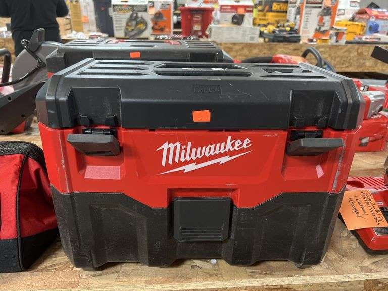 Milwaukee 2 Gal Wet/dry Vac Metzger Property Services LLC