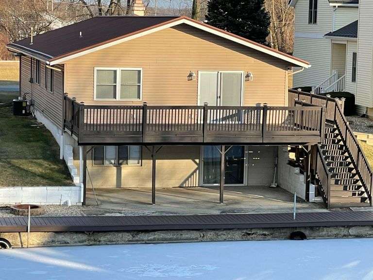 CHANNEL FRONT HOME ON LAKE WAWASEE! SYRACUSE, IN Metzger Property