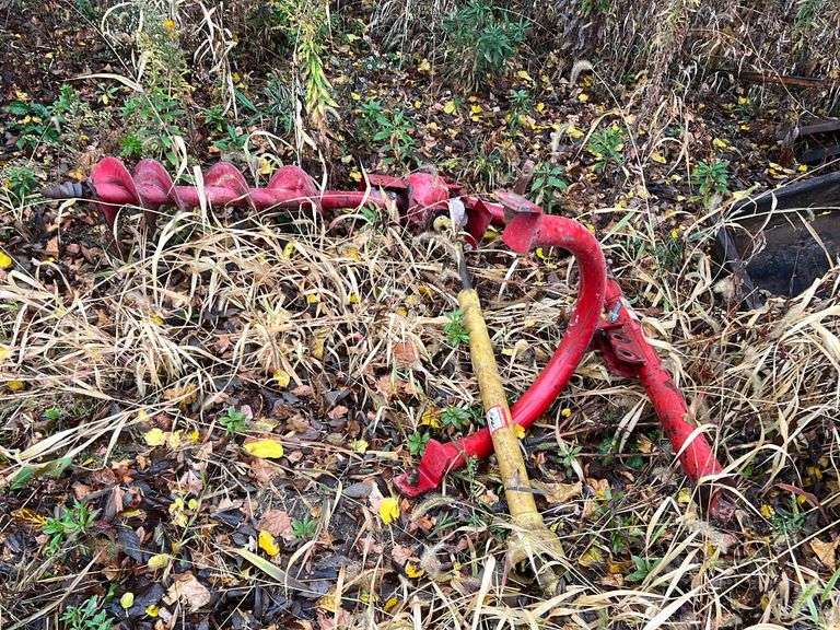 Post hole digger, three point hitch mount, 540 PTO driven with, 9 inch