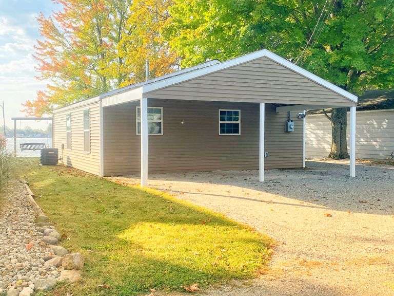 TRACT 1 Lakefront Home on Adams Lake Metzger Property Services LLC