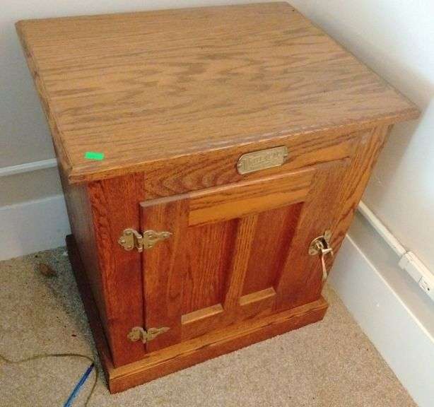 White Clad end table 18x22x24 Metzger Property Services LLC