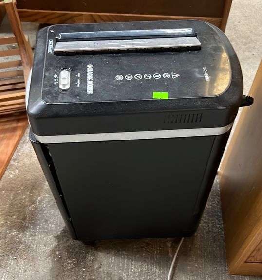 Black & Decker paper shredder model BD890A Metzger Property Services LLC