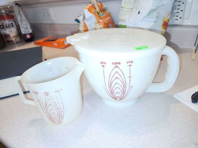 Tupperware measuring bowl and measuring cup Metzger Property Services LLC