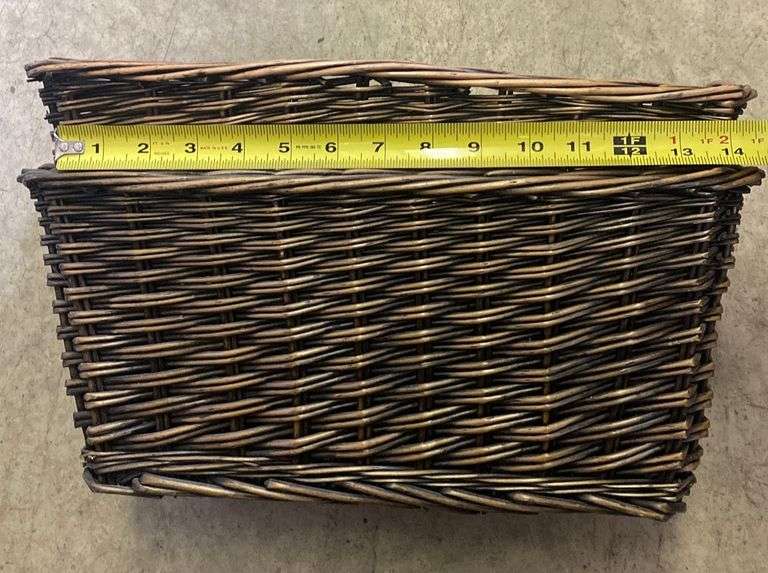 Baskets & Igloo Cooler 21.5x17 Metzger Property Services LLC