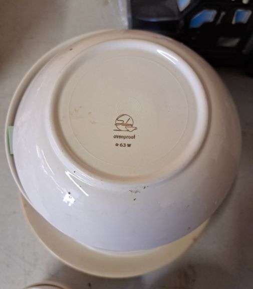 Salem ovenproof dishes, has chips Metzger Property Services LLC