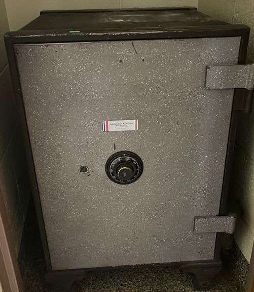 Safe no combination and handle broken Metzger Property Services LLC