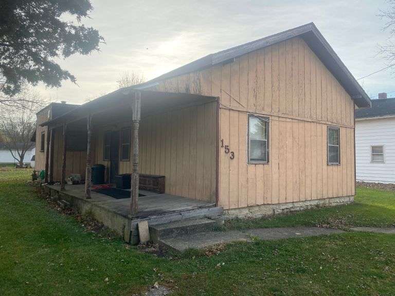ABSOLUTE AUCTION! SELLING REGARDLESS OF PRICE! 2 BEDROOM HOME, PERSONAL PROPERTY & APPLIANCES! ANDREWS, IN