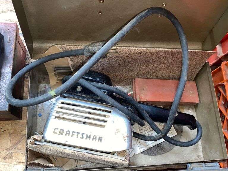 Craftsman sander, sabre saw blade assortment, toolbox Metzger