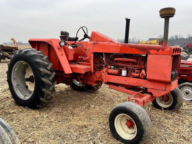 Allis Chalmers XT190 Tractor, diesel, shows 7800 hrs. engine is stuck but transmission is good