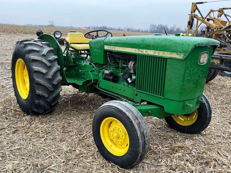John Deere 2020 Tractor, gas, good 16.924 rubber, dual hydraulics