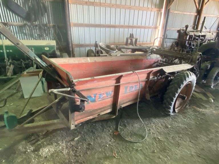New Idea 12A GroundDriven Manure Spreader; Metzger Property Services LLC
