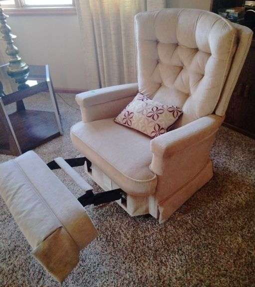 Lazboy recliner Metzger Property Services LLC